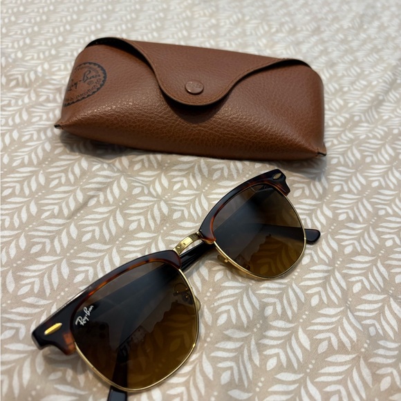Ray-Ban Tortoise and Gold Sunglasses with Brown Case - Picture 1 of 4